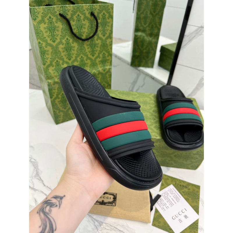 G*u*i slippers